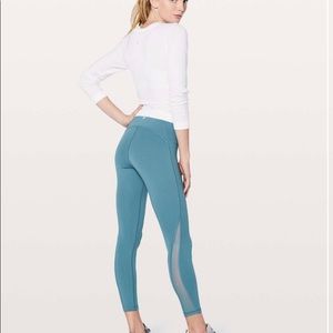 Lululemon Train Times 7/8 Pant *25"
Persian Blue